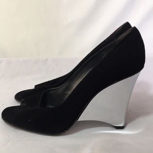 Stuart Weizmann Metal Wedge Peep Toe Shoe Sz 10.5M